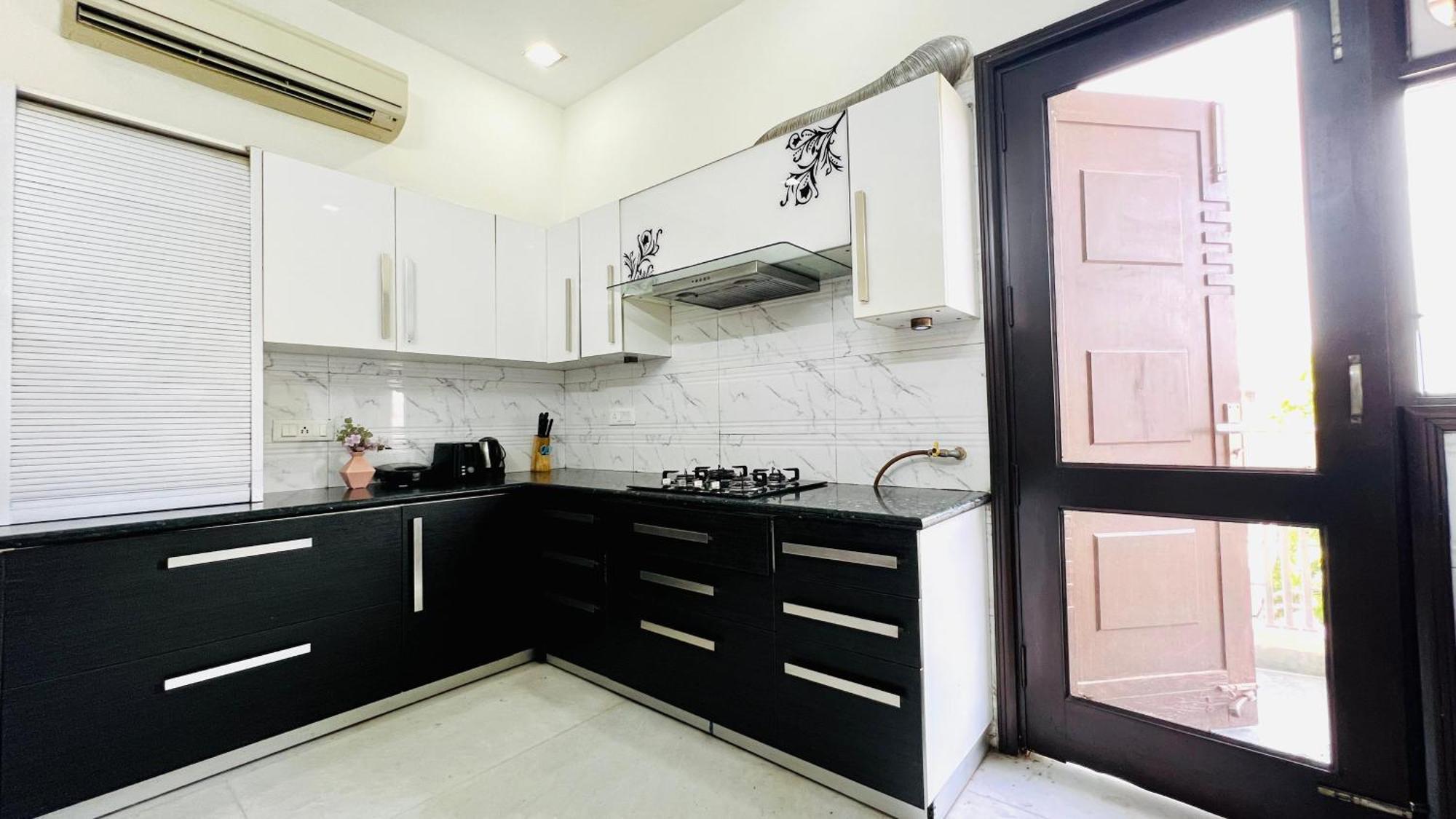 Olive Service Apartments - Greater Kailash Új-Delhi Kültér fotó